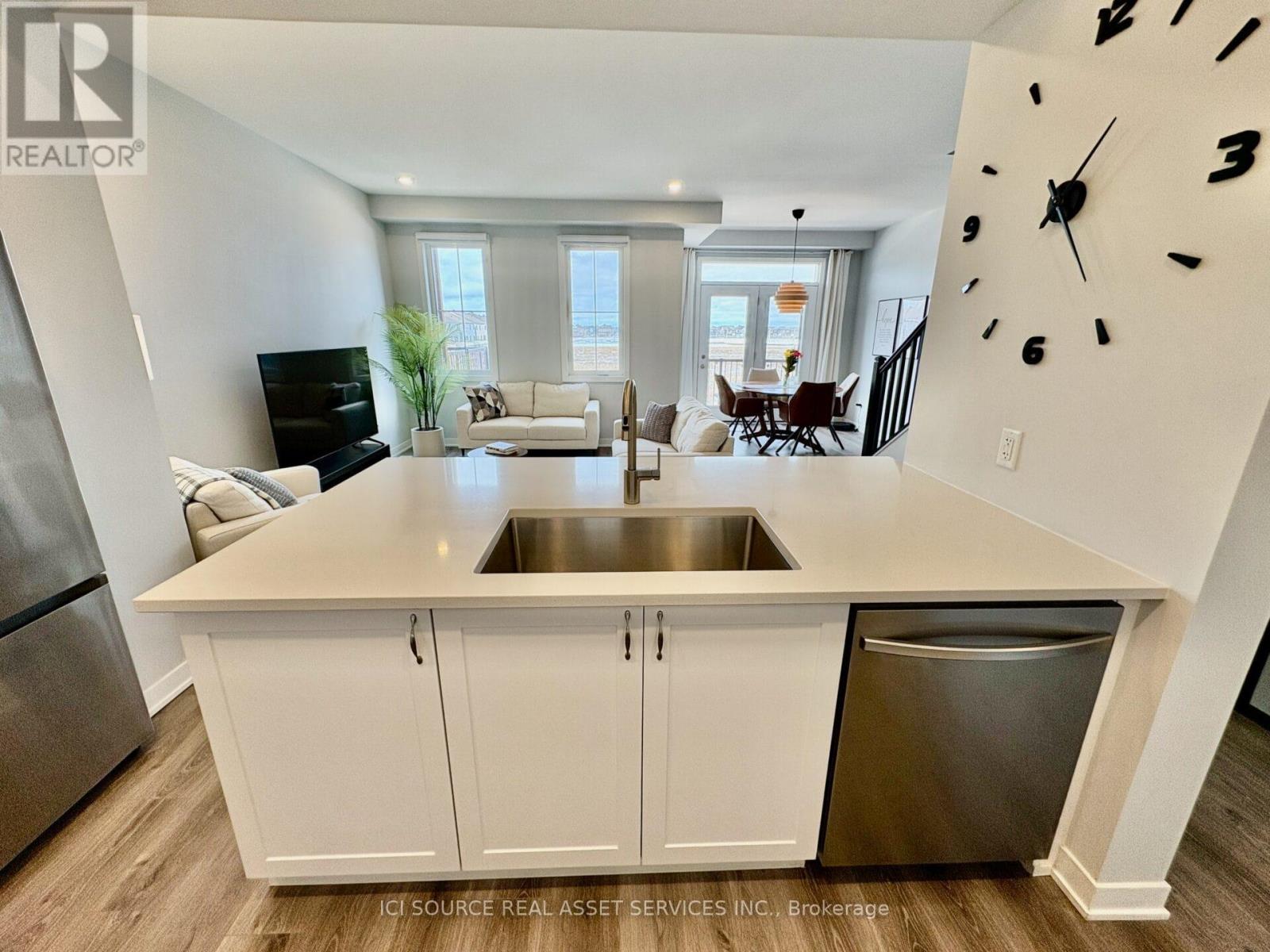 617 Quilter Row, Ottawa, Ontario  K0A 2Z0 - Photo 3 - X12902328