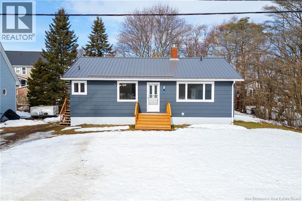 4 Bickerton, Sackville, New Brunswick  E4L 3M7 - Photo 2 - NB134848