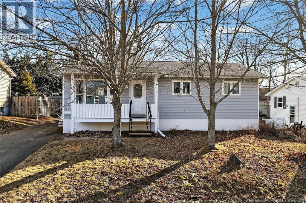 64 Dawn Crescent, Moncton, New Brunswick  E1G 1K3 - Photo 1 - NB135188