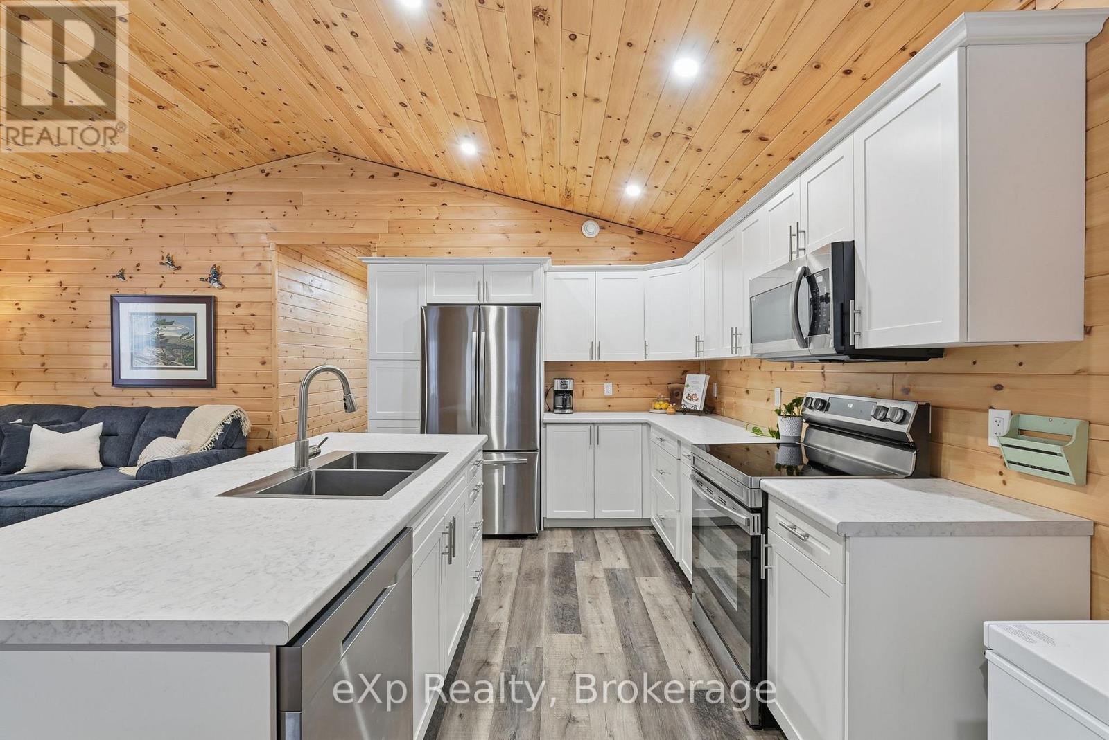 38 Miller Lake Road, Northern Bruce Peninsula, Ontario  N0H 1Z0 - Photo 17 - X12902374