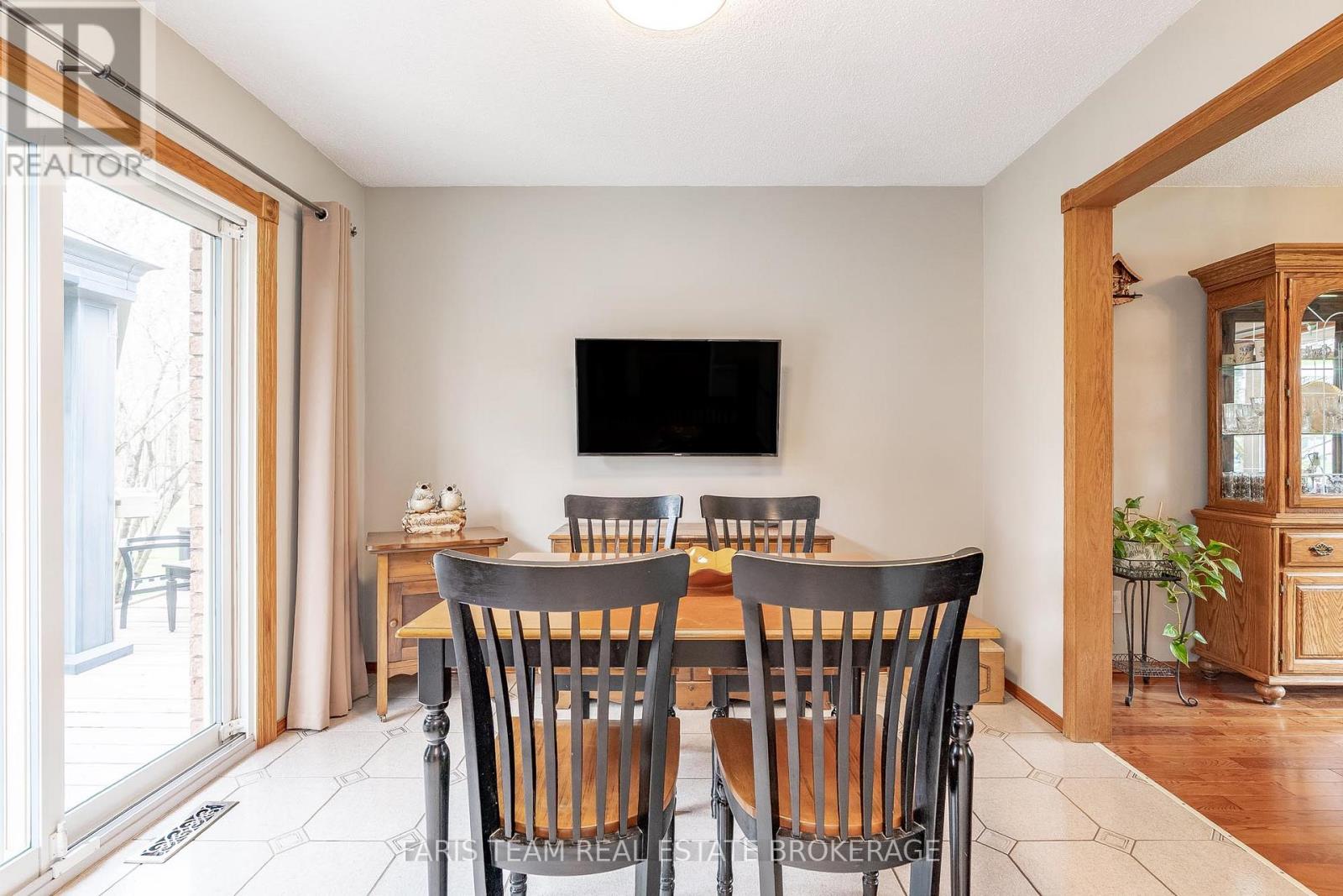 856 Church Drive, Innisfil, Ontario  L0L 1K0 - Photo 10 - N12902376