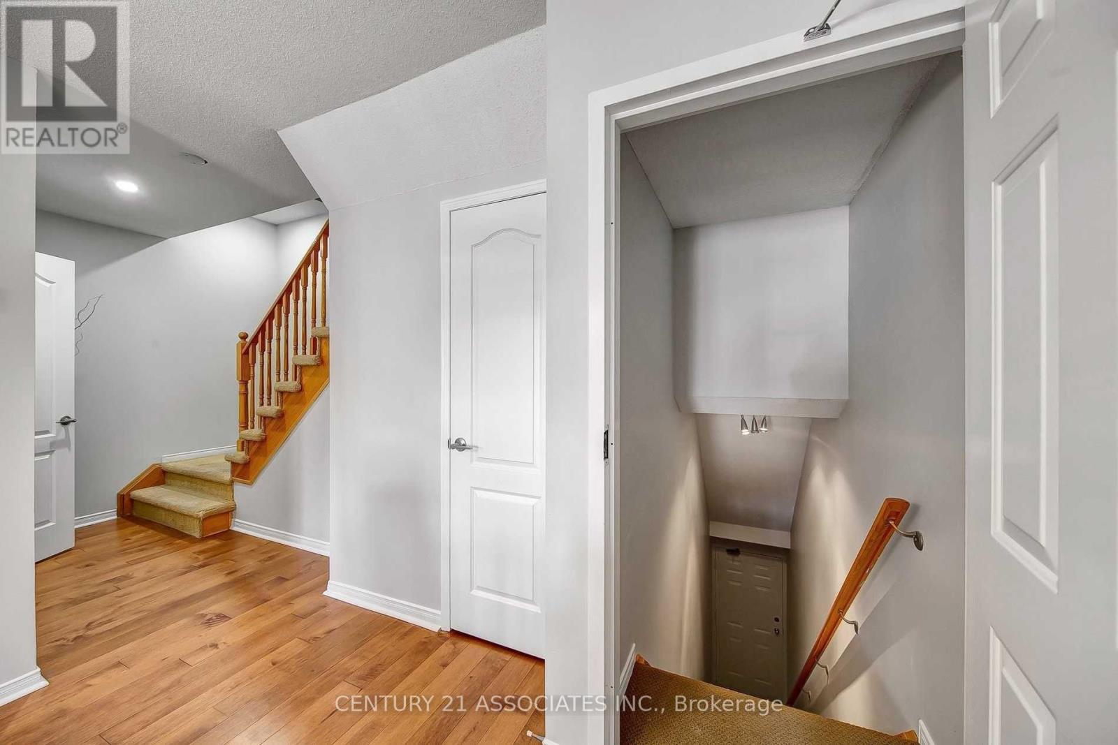 12 - 615 Shoreline Drive, Mississauga, Ontario  L5B 4K4 - Photo 3 - W12902360