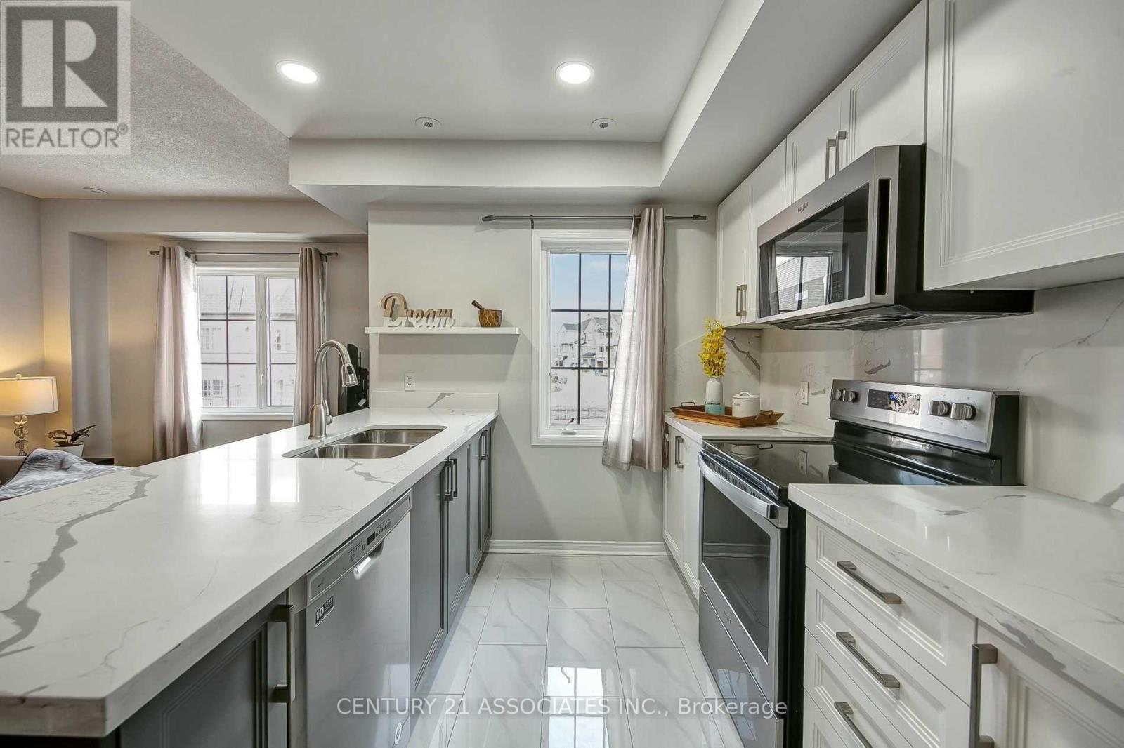 12 - 615 Shoreline Drive, Mississauga, Ontario  L5B 4K4 - Photo 5 - W12902360