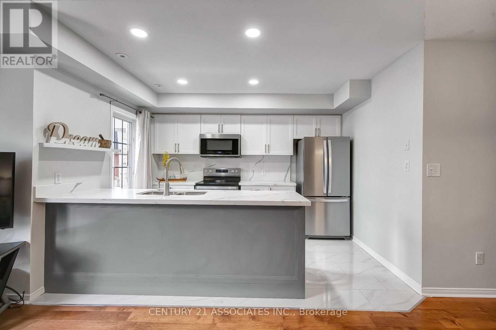 12 - 615 Shoreline Drive, Mississauga, Ontario  L5B 4K4 - Photo 6 - W12902360