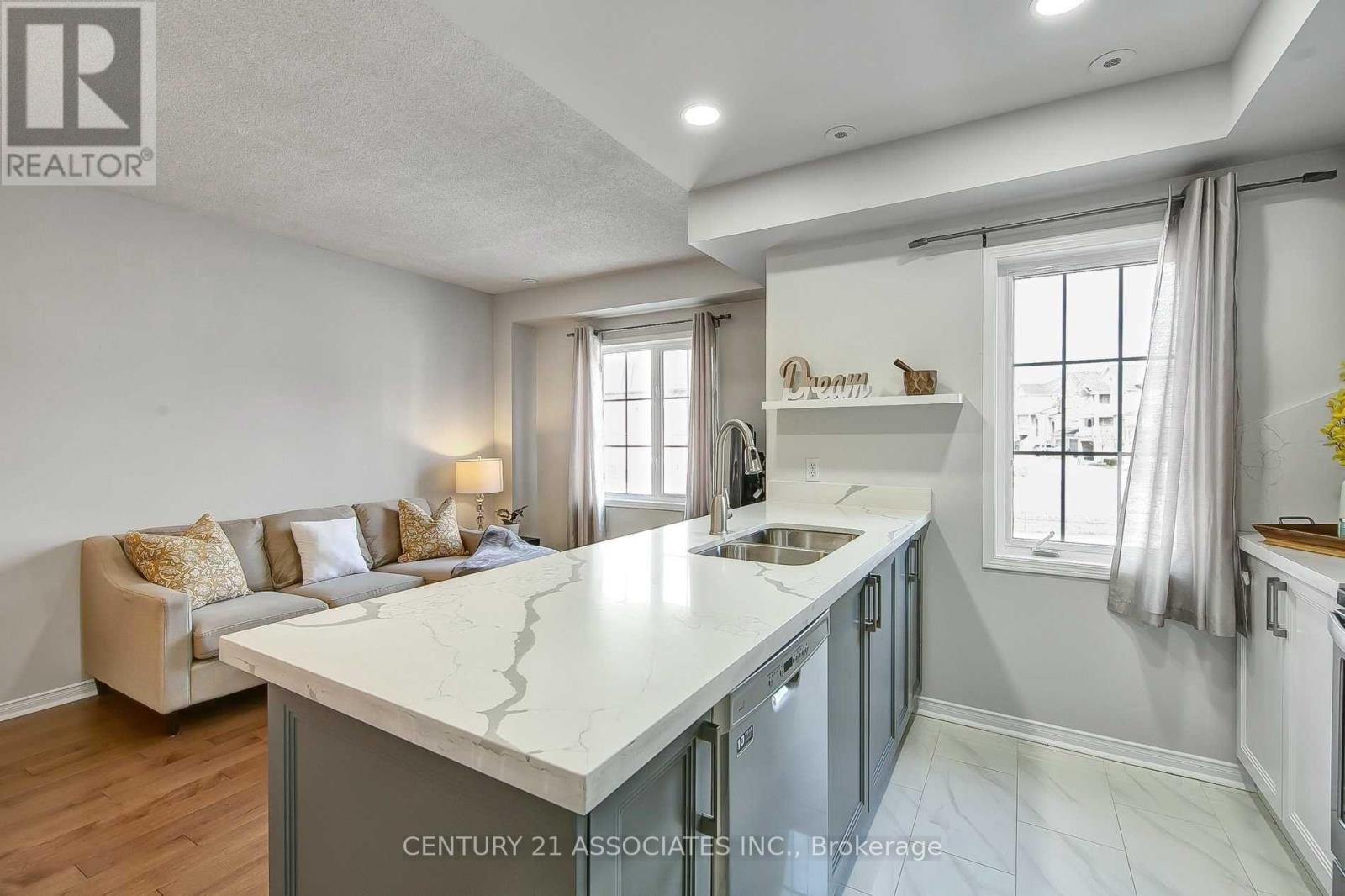 12 - 615 Shoreline Drive, Mississauga, Ontario  L5B 4K4 - Photo 7 - W12902360