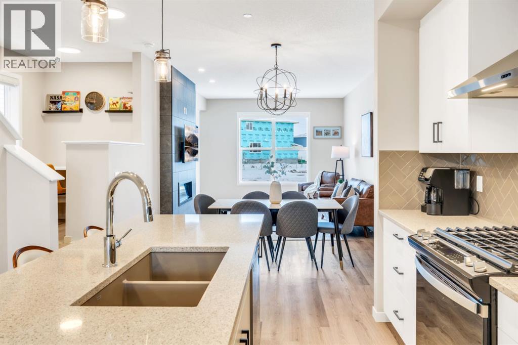 140 Hotchkiss Gate SE, Calgary, Alberta  T3S 0G1 - Photo 3 - A2295013