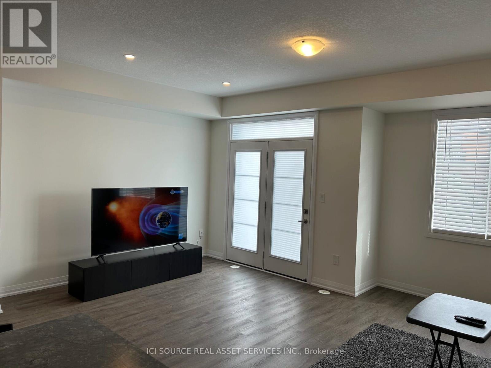 8 Kensington Road, Haldimand, Ontario  N3W 0J9 - Photo 10 - X12902364