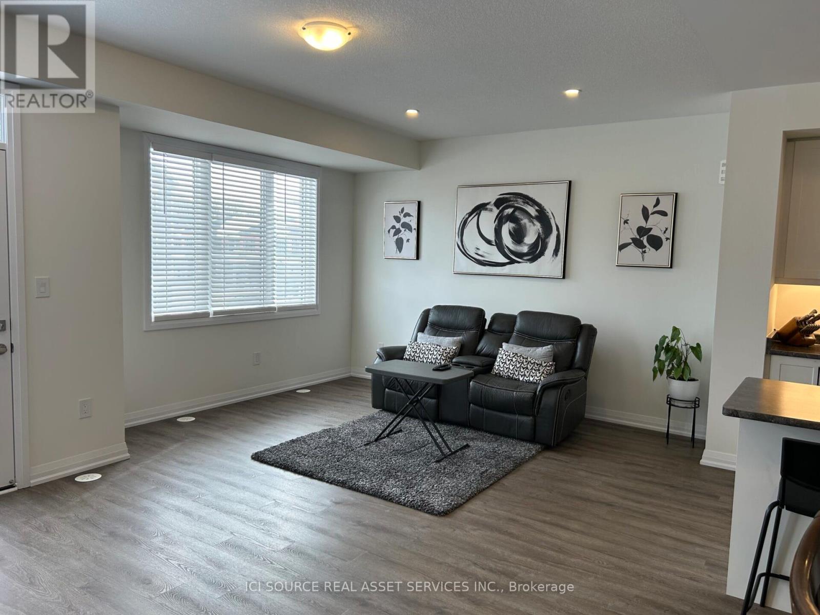 8 Kensington Road, Haldimand, Ontario  N3W 0J9 - Photo 11 - X12902364