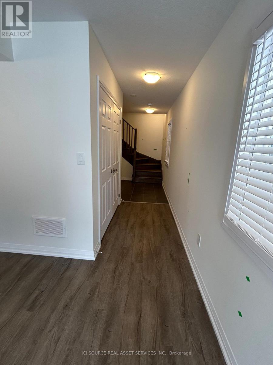 8 Kensington Road, Haldimand, Ontario  N3W 0J9 - Photo 5 - X12902364