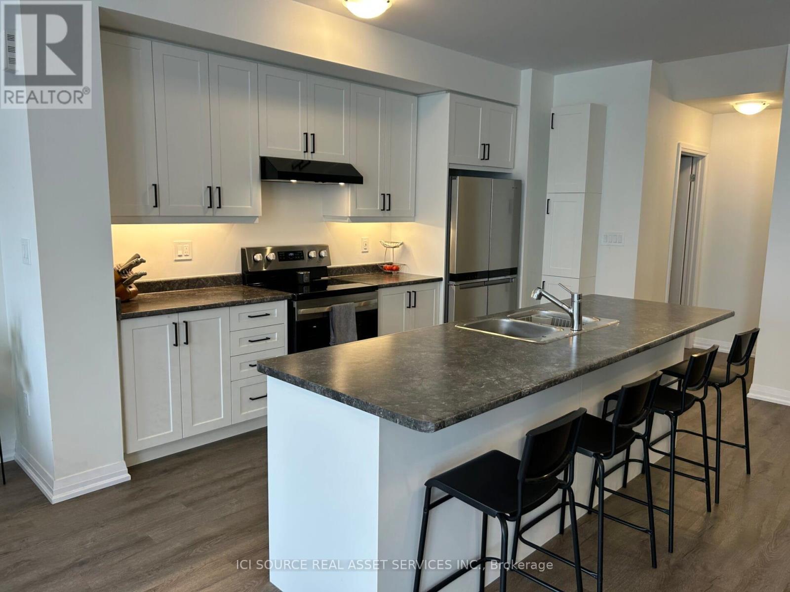 8 Kensington Road, Haldimand, Ontario  N3W 0J9 - Photo 7 - X12902364