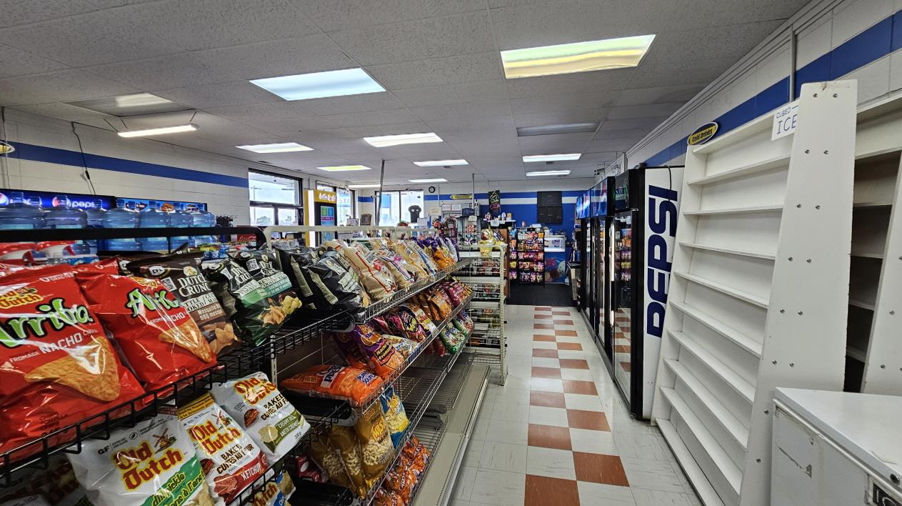 157  Mountain St, Hinton, Alberta  T7V 1M6 - Photo 5 - 43845554