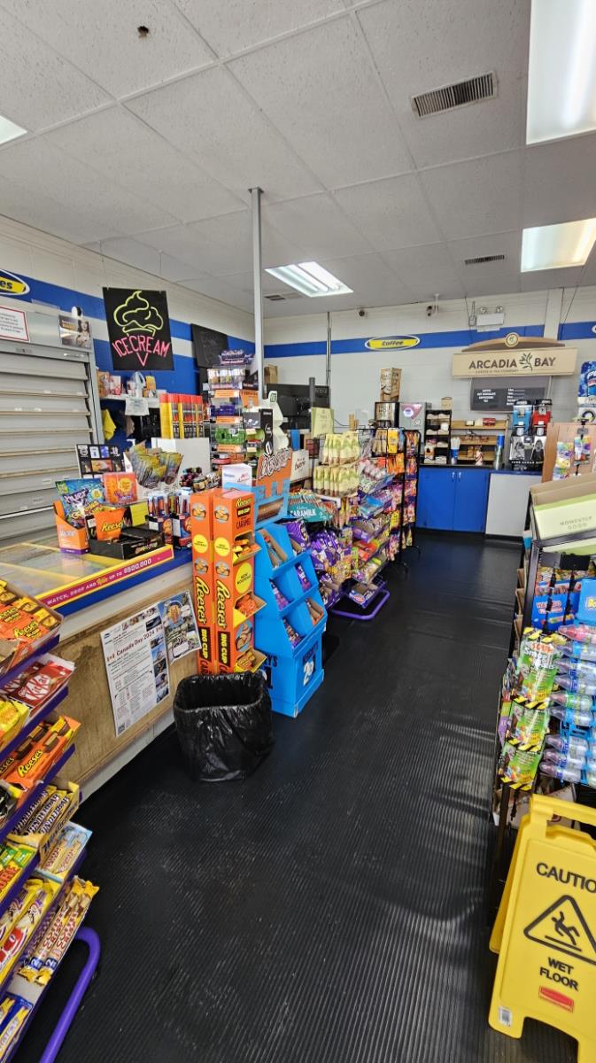 157  Mountain St, Hinton, Alberta  T7V 1M6 - Photo 3 - 43845554