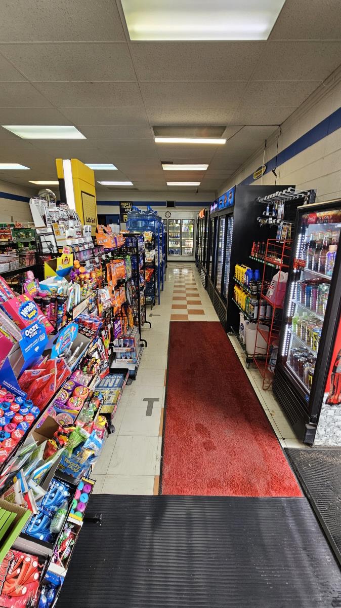 157  Mountain St, Hinton, Alberta  T7V 1M6 - Photo 2 - 43845554