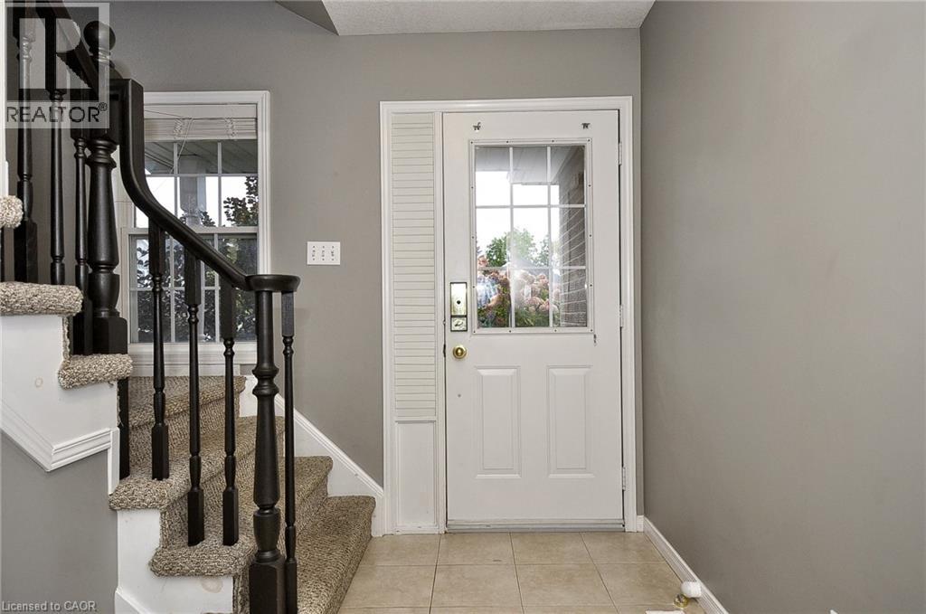 216 Pineland Court, Waterloo, Ontario  N2T 2S3 - Photo 3 - 40813308