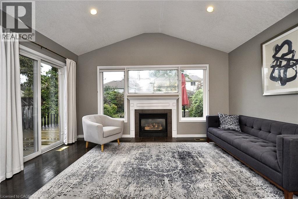 216 Pineland Court, Waterloo, Ontario  N2T 2S3 - Photo 4 - 40813308