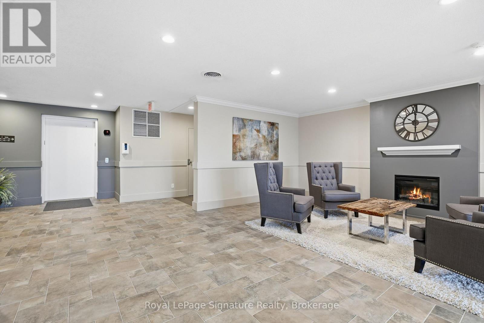 207 - 27 Beaver Street, Blue Mountains, Ontario  N0H 2P0 - Photo 3 - X12902450