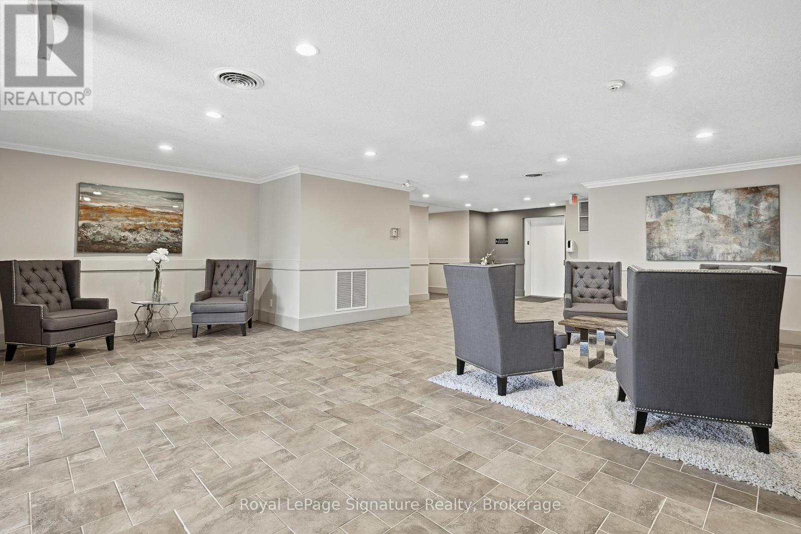 207 - 27 Beaver Street, Blue Mountains, Ontario  N0H 2P0 - Photo 4 - X12902450