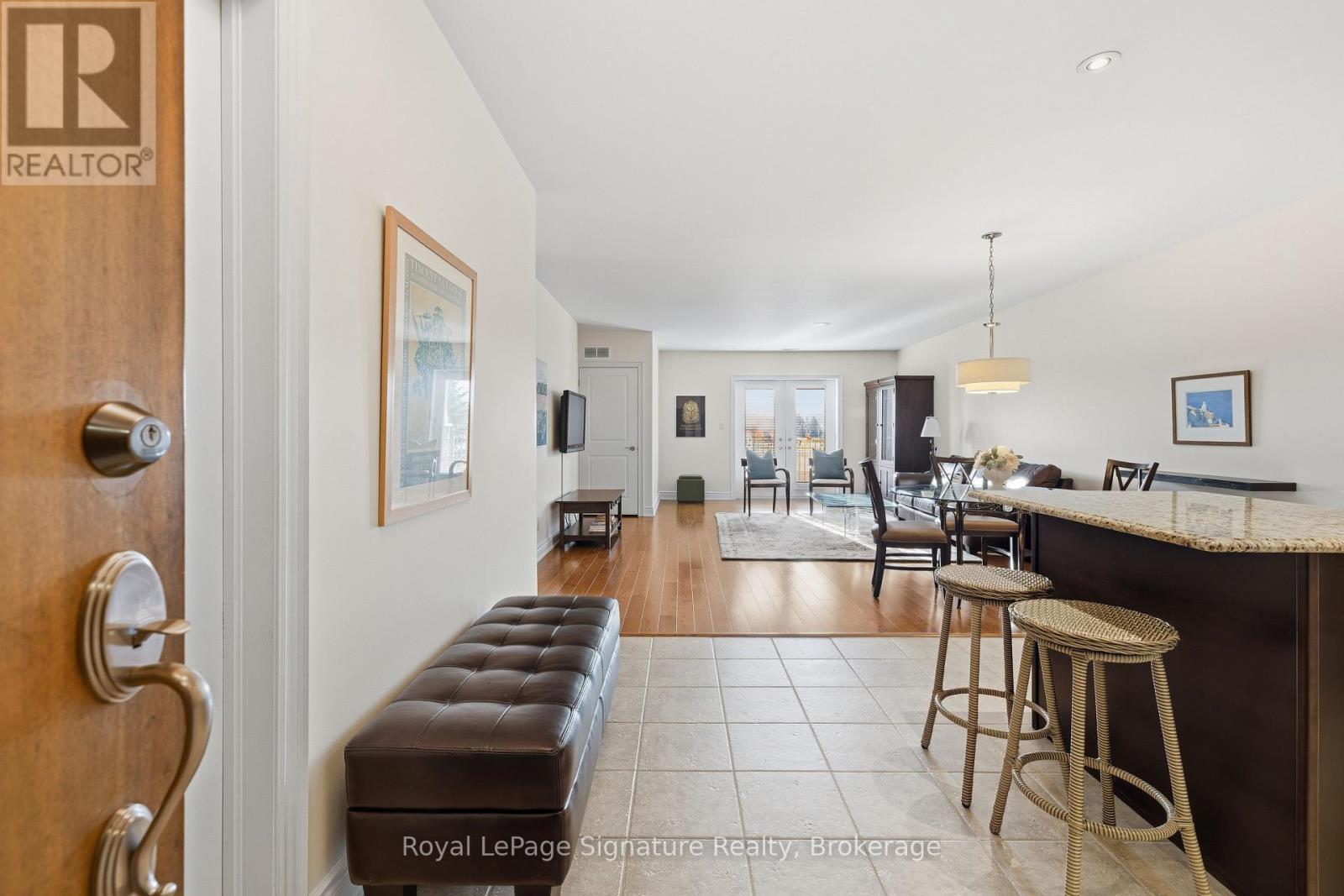 207 - 27 Beaver Street, Blue Mountains, Ontario  N0H 2P0 - Photo 5 - X12902450