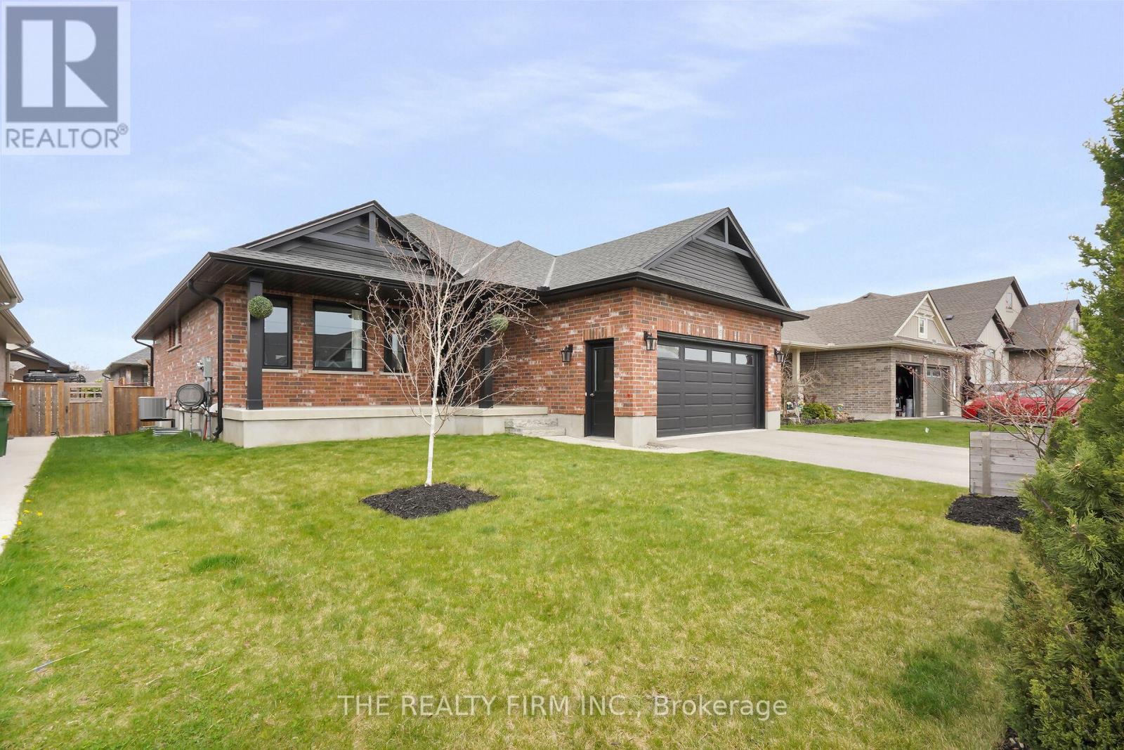 15 Glenwood Street, St. Thomas, Ontario  N5R 0G9 - Photo 2 - X12902416