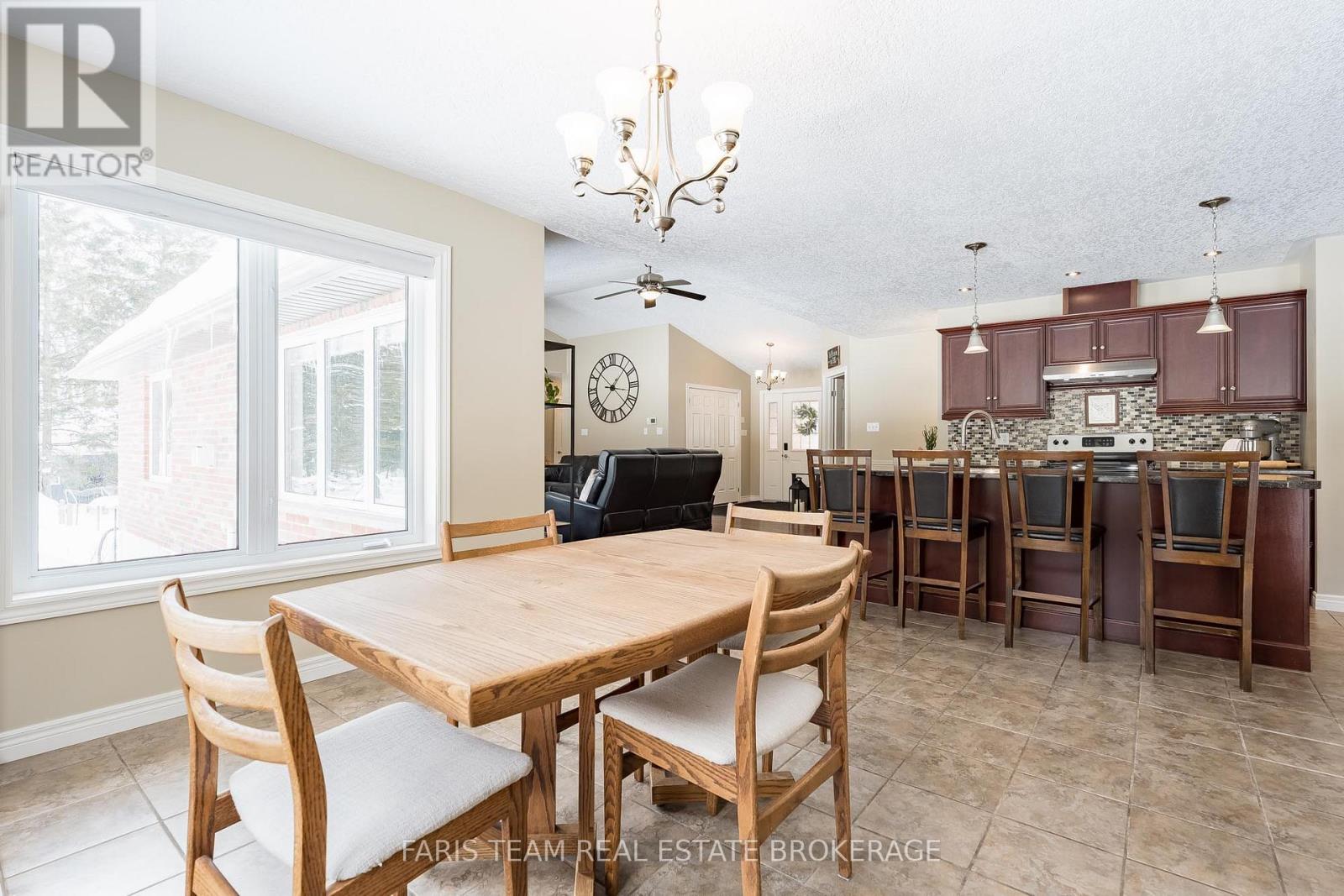 1973 Vespra Valley Road, Springwater, Ontario  L0L 1Y2 - Photo 11 - S12902406