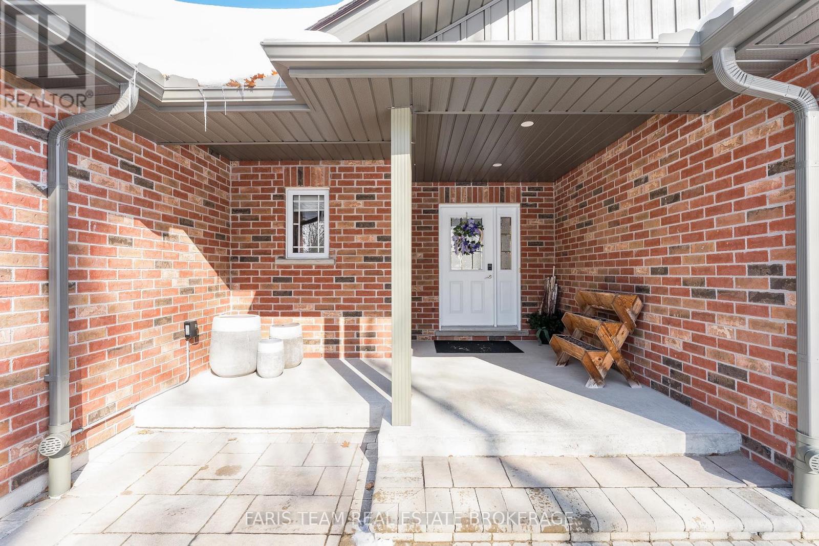 1973 Vespra Valley Road, Springwater, Ontario  L0L 1Y2 - Photo 3 - S12902406