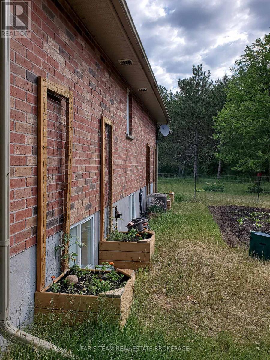 1973 Vespra Valley Road, Springwater, Ontario  L0L 1Y2 - Photo 35 - S12902406