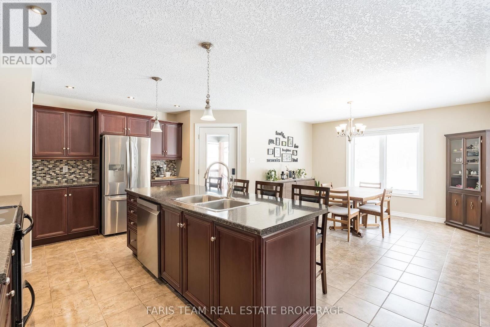 1973 Vespra Valley Road, Springwater, Ontario  L0L 1Y2 - Photo 5 - S12902406