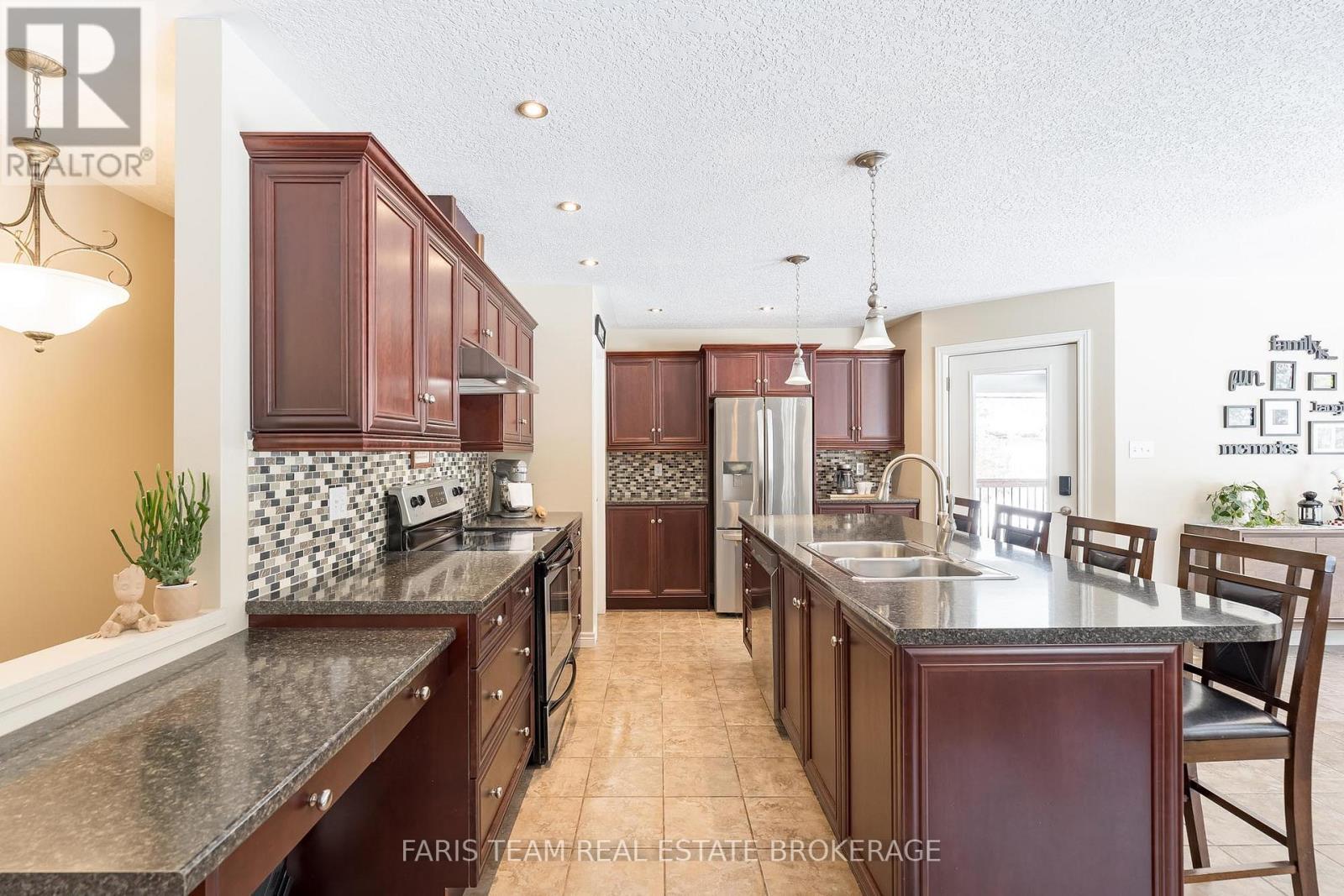 1973 Vespra Valley Road, Springwater, Ontario  L0L 1Y2 - Photo 6 - S12902406