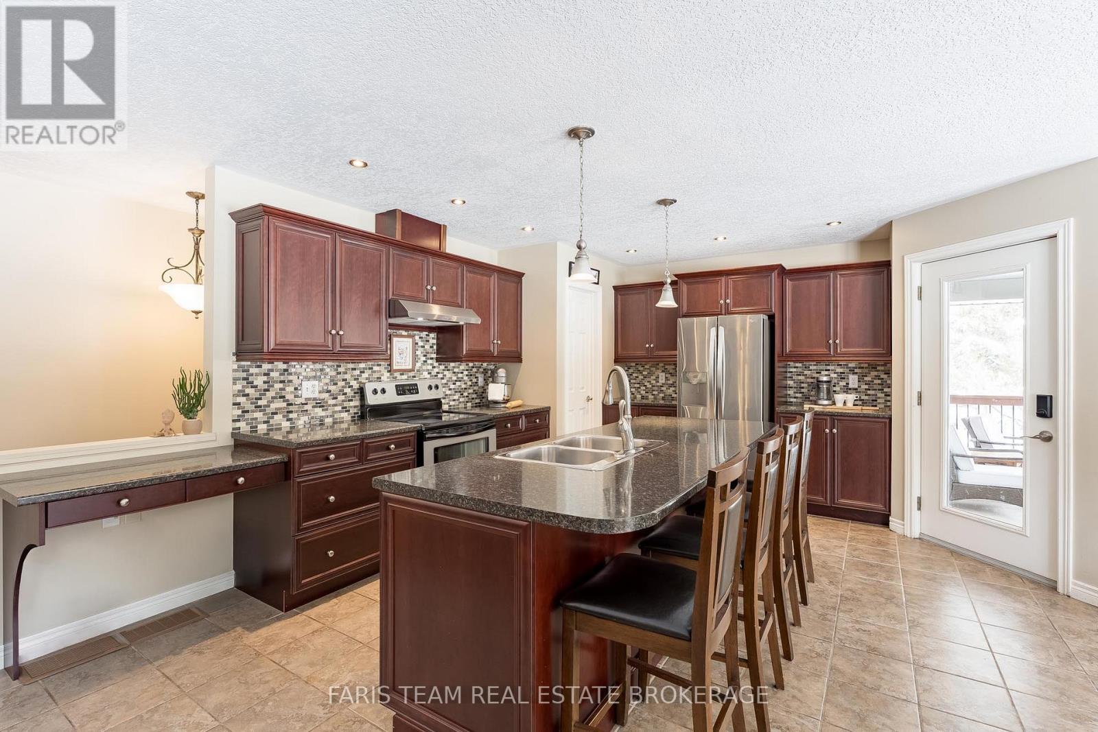 1973 Vespra Valley Road, Springwater, Ontario  L0L 1Y2 - Photo 7 - S12902406