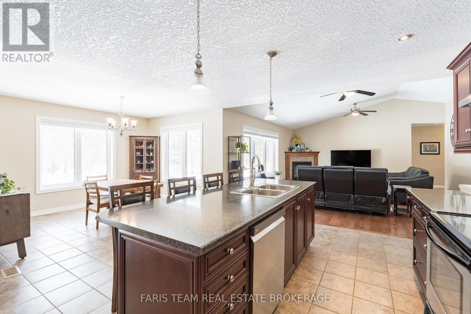 1973 Vespra Valley Road, Springwater, Ontario  L0L 1Y2 - Photo 9 - S12902406