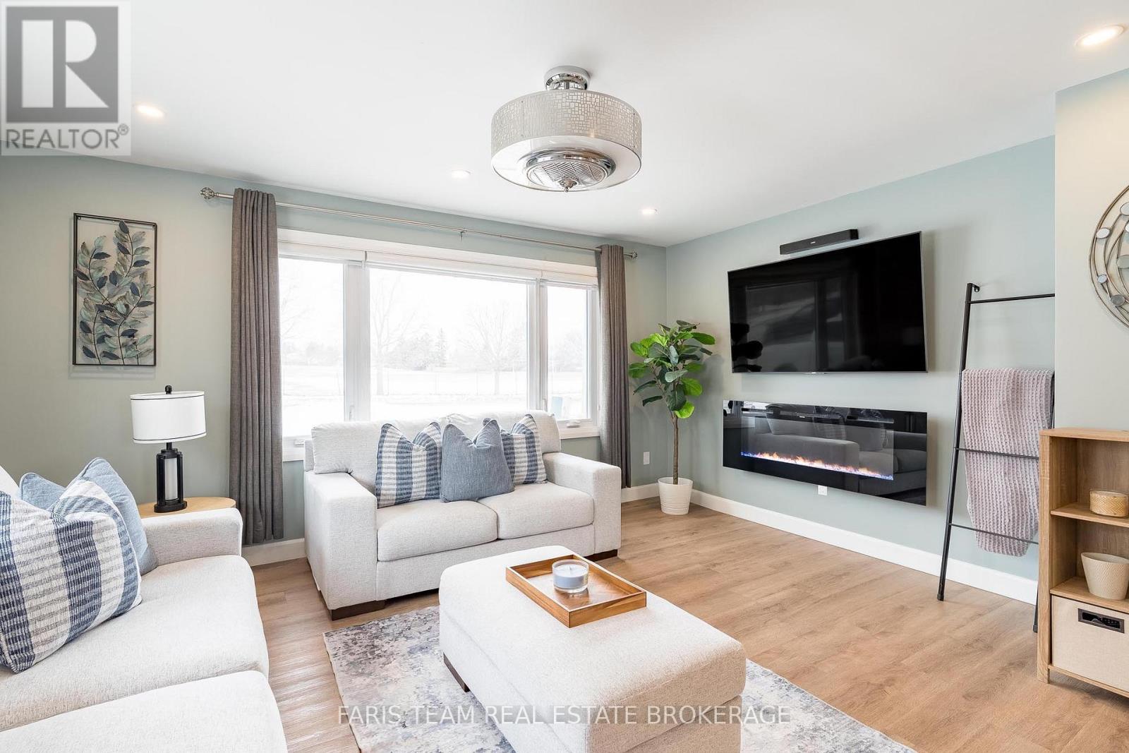 115 Bayview Drive, Barrie (Allandale Heights), Ontario  L4N 3P3 - Photo 13 - S12902410