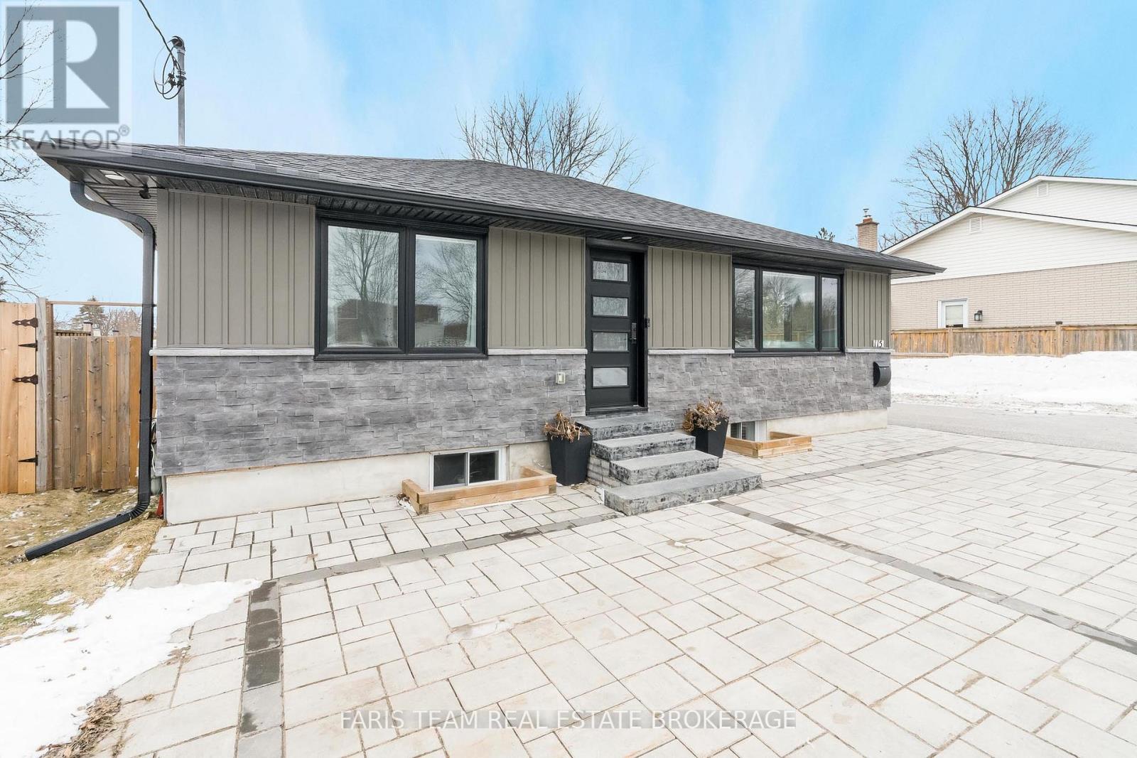 115 Bayview Drive, Barrie (Allandale Heights), Ontario  L4N 3P3 - Photo 3 - S12902410