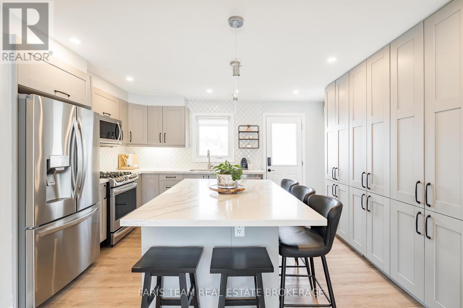 115 Bayview Drive, Barrie (Allandale Heights), Ontario  L4N 3P3 - Photo 4 - S12902410