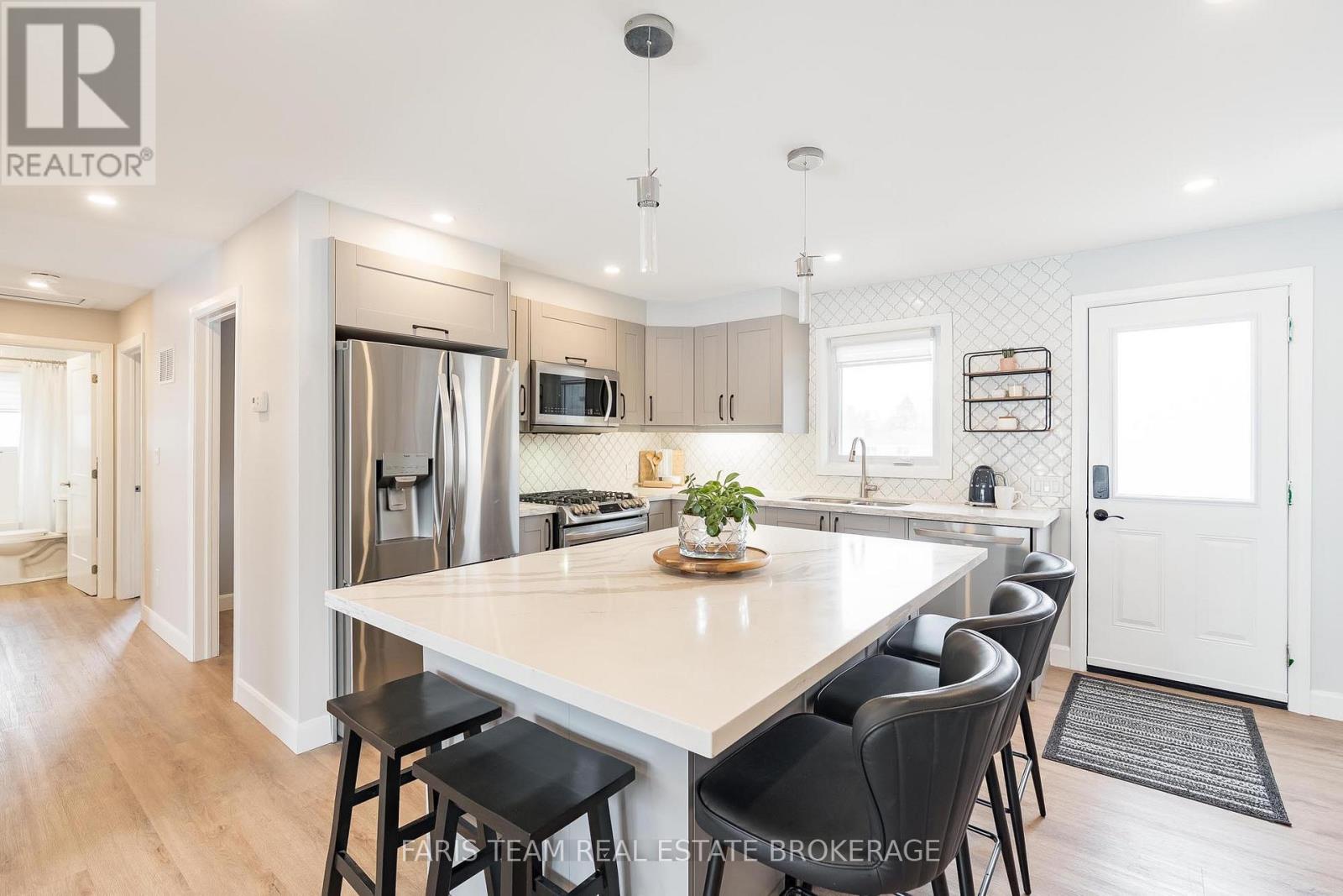 115 Bayview Drive, Barrie (Allandale Heights), Ontario  L4N 3P3 - Photo 5 - S12902410