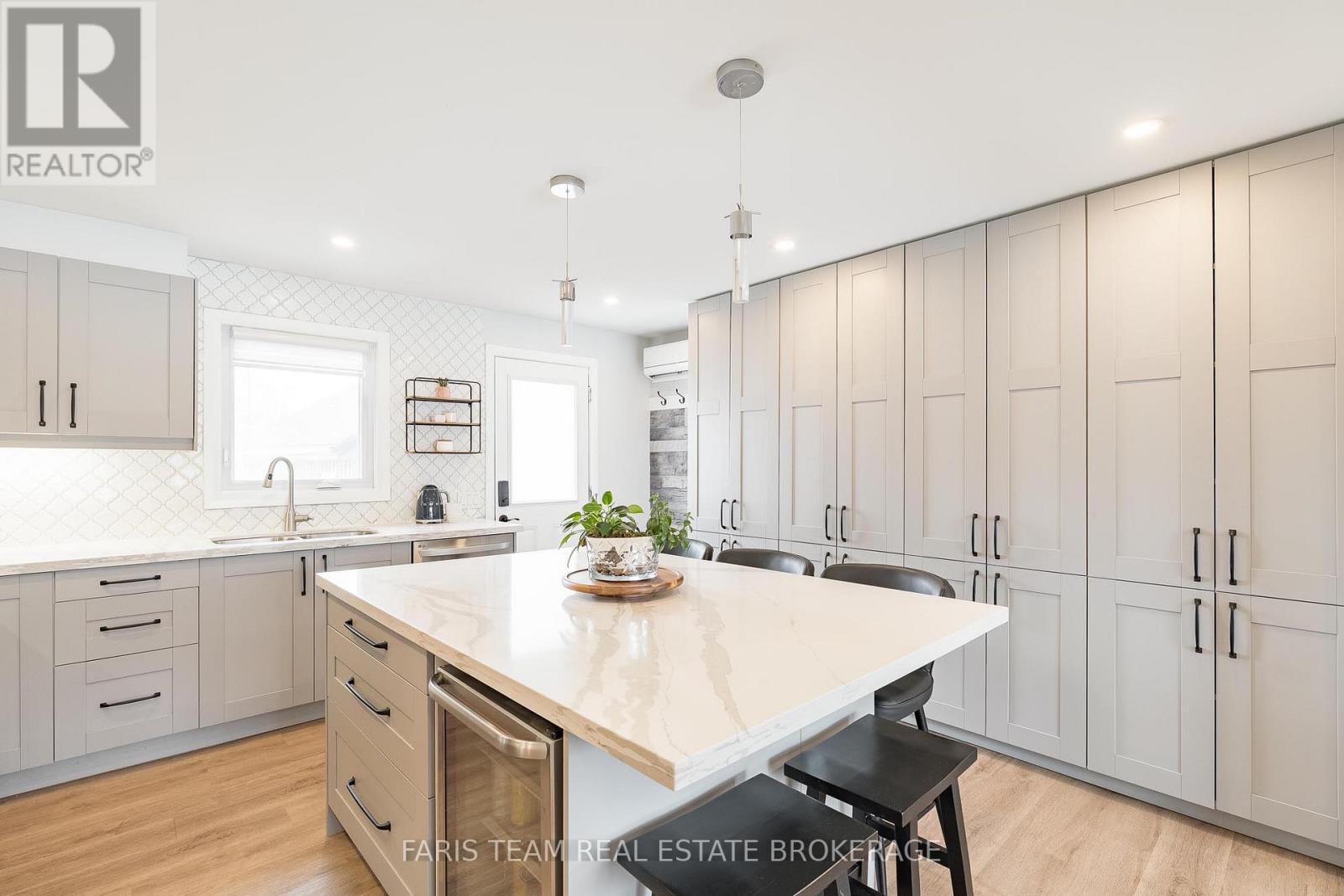 115 Bayview Drive, Barrie (Allandale Heights), Ontario  L4N 3P3 - Photo 6 - S12902410