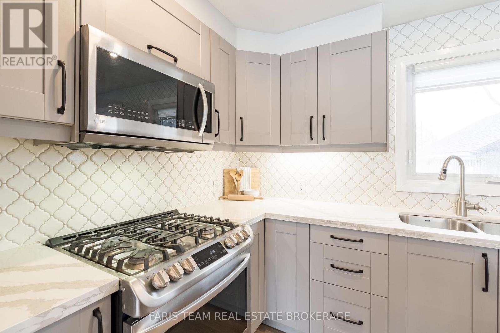 115 Bayview Drive, Barrie (Allandale Heights), Ontario  L4N 3P3 - Photo 7 - S12902410