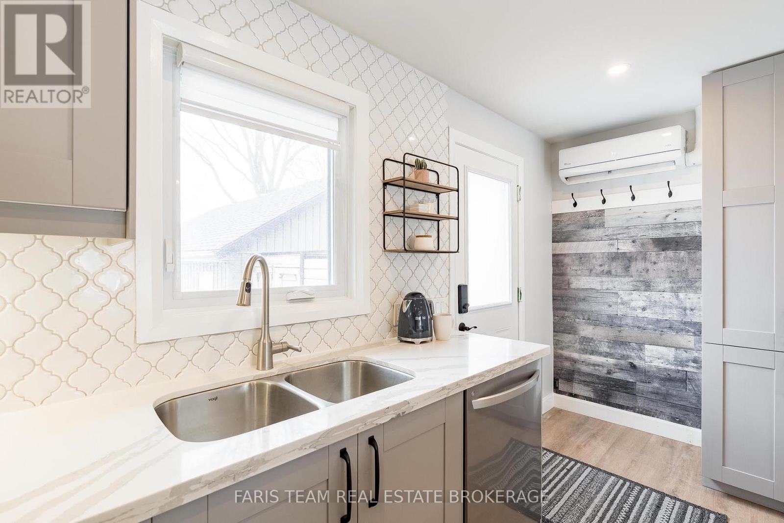 115 Bayview Drive, Barrie (Allandale Heights), Ontario  L4N 3P3 - Photo 8 - S12902410