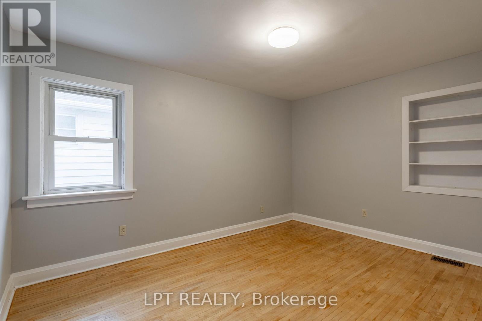 342 Linwood Avenue, Orillia, Ontario  L3V 2X1 - Photo 10 - S12902444