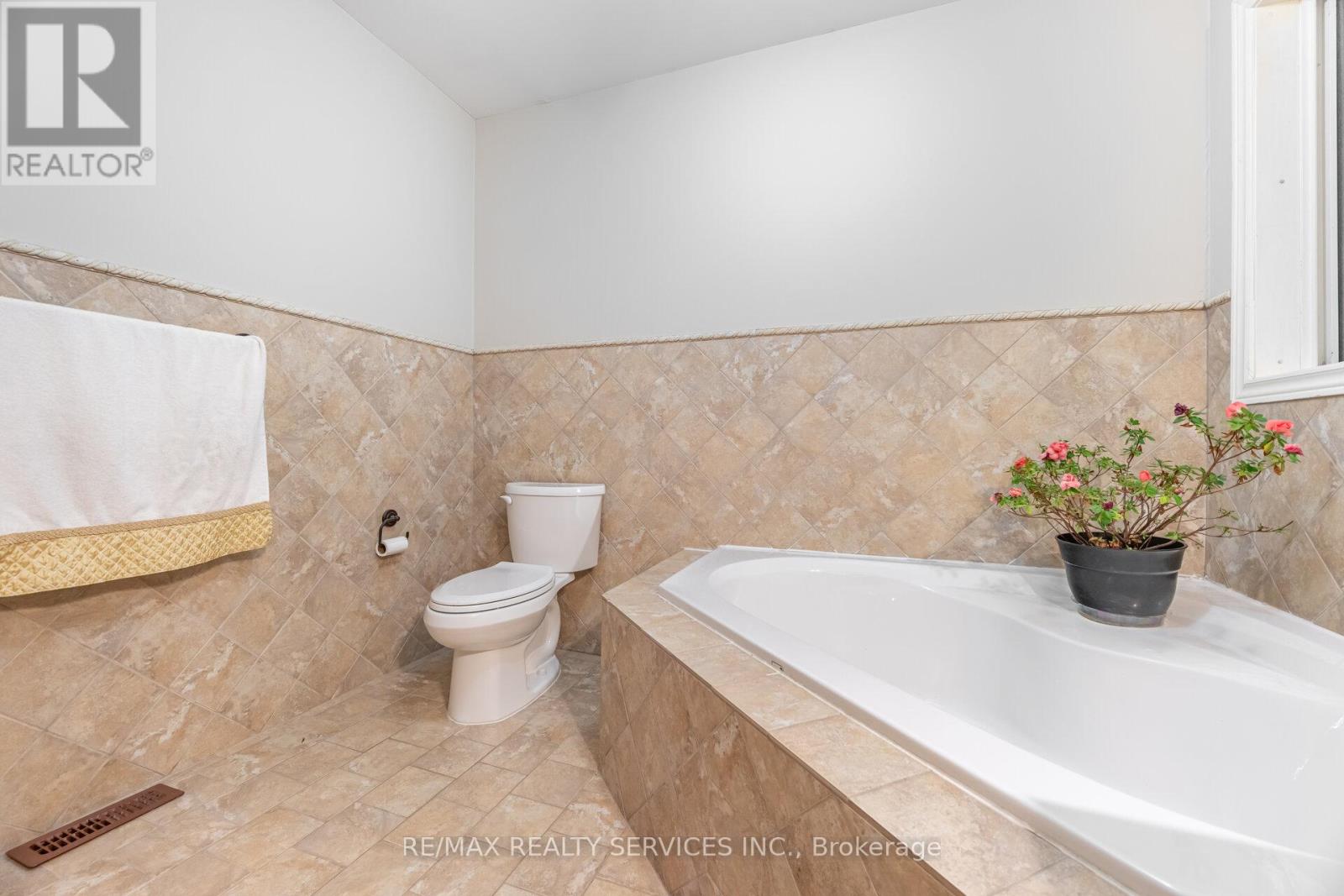 13 Emily Carr Crescent, Caledon, Ontario  L7E 2L1 - Photo 26 - W12899140