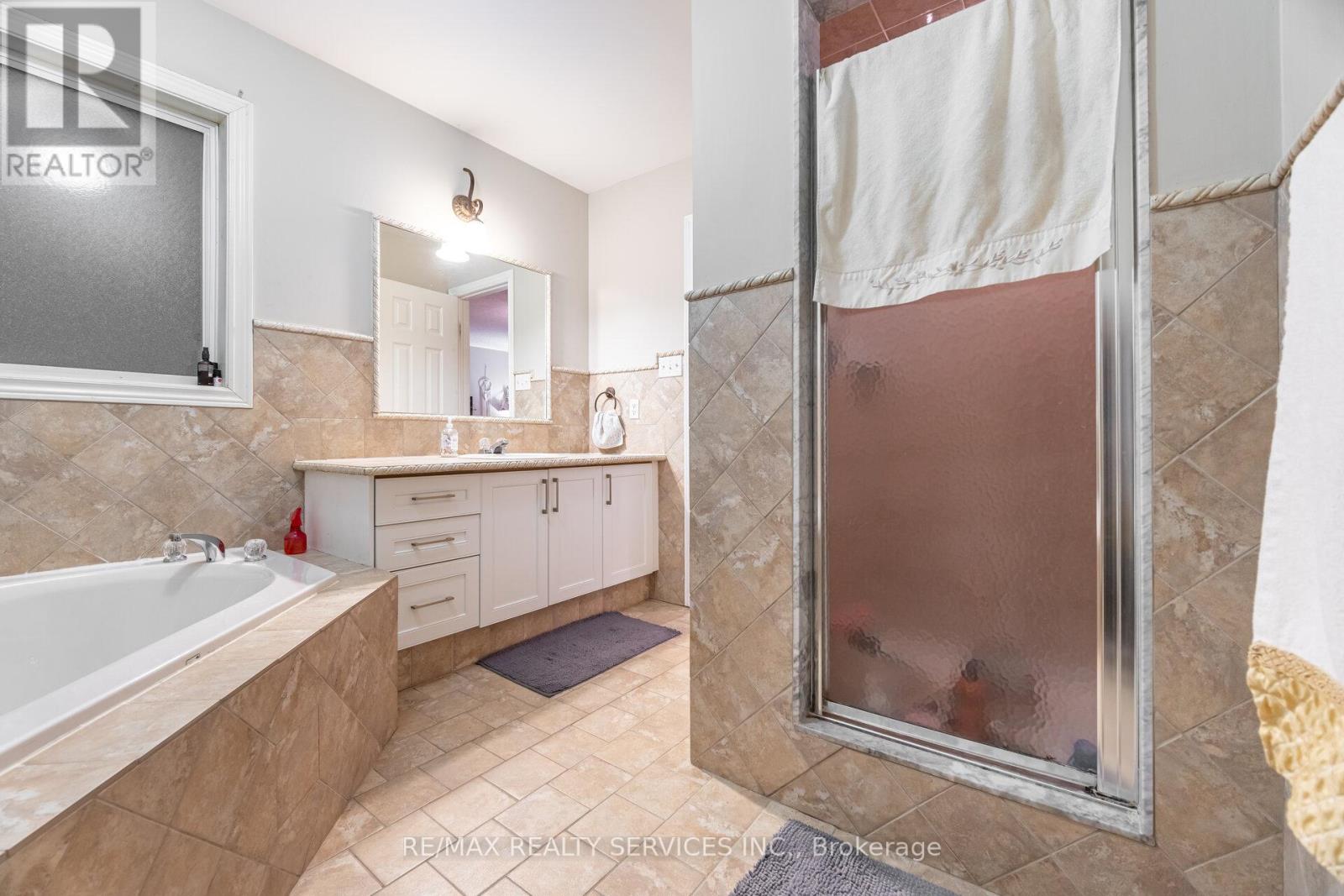 13 Emily Carr Crescent, Caledon, Ontario  L7E 2L1 - Photo 27 - W12899140