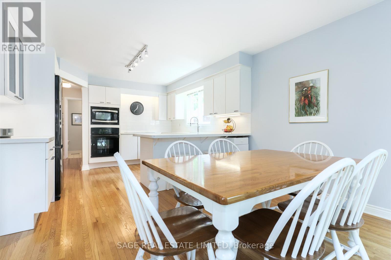 1859 Sherwood Forrest Circle, Mississauga, Ontario  L5K 2G6 - Photo 14 - W12899148