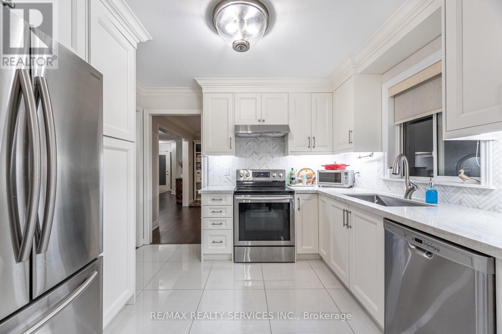 13 Emily Carr Crescent, Caledon, Ontario  L7E 2L1 - Photo 8 - W12899140