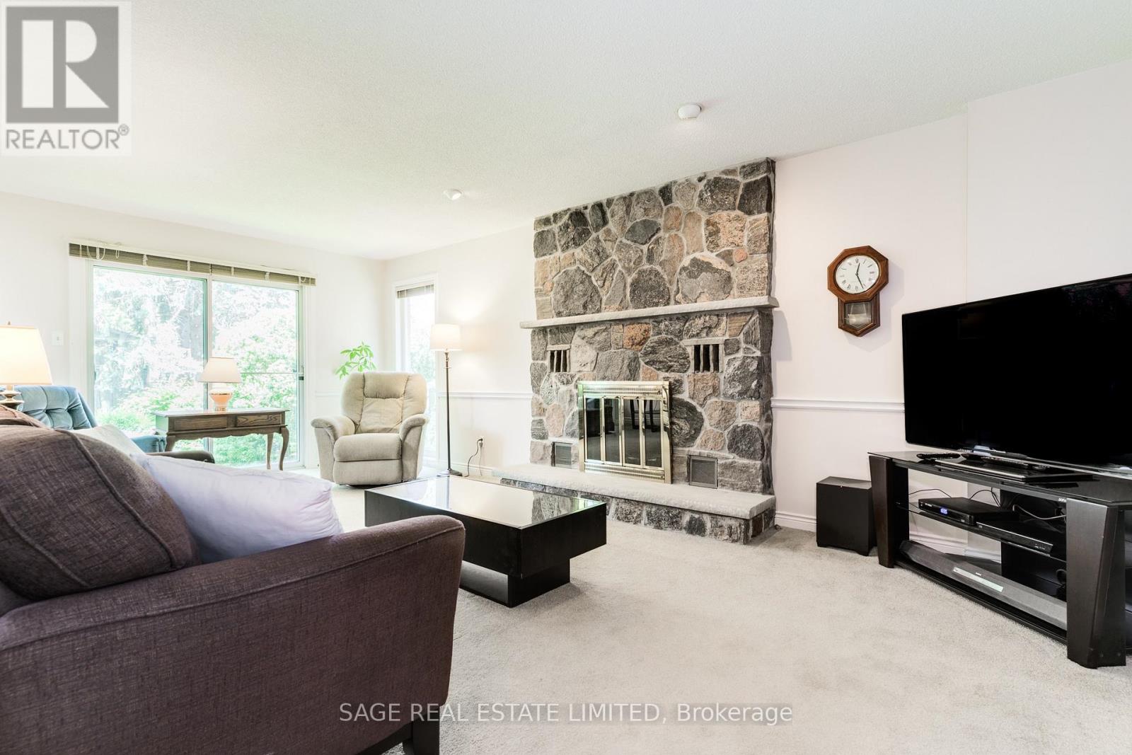 1859 Sherwood Forrest Circle, Mississauga, Ontario  L5K 2G6 - Photo 15 - W12899148