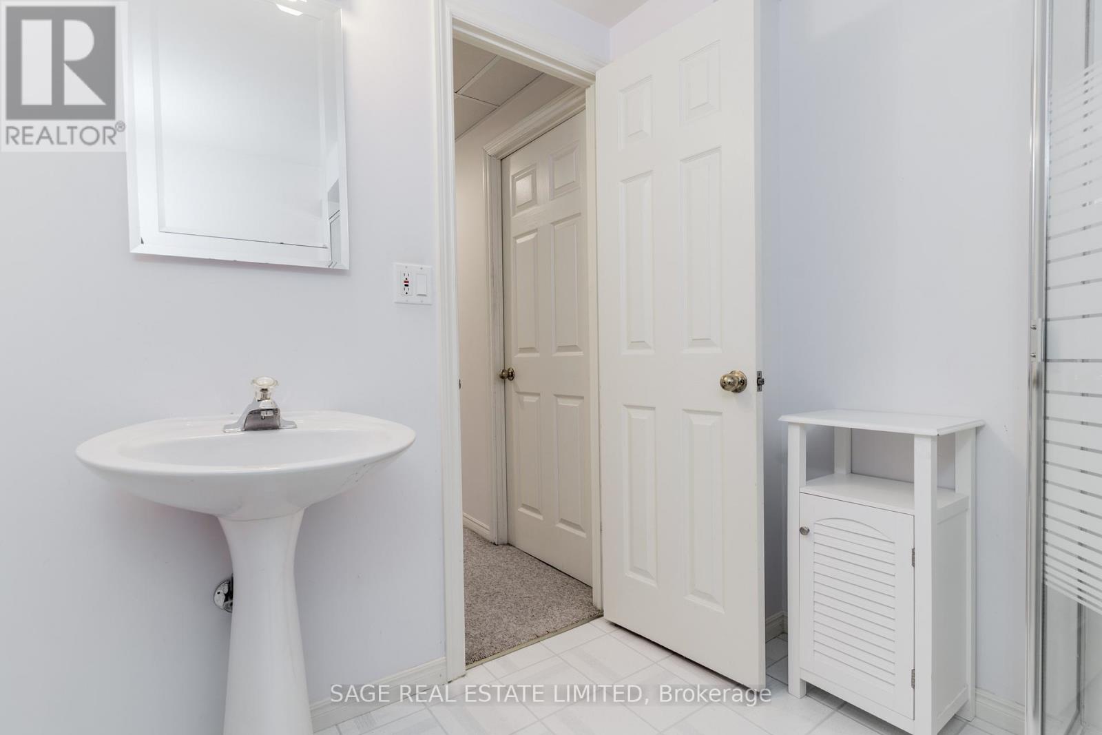 1859 Sherwood Forrest Circle, Mississauga, Ontario  L5K 2G6 - Photo 35 - W12899148