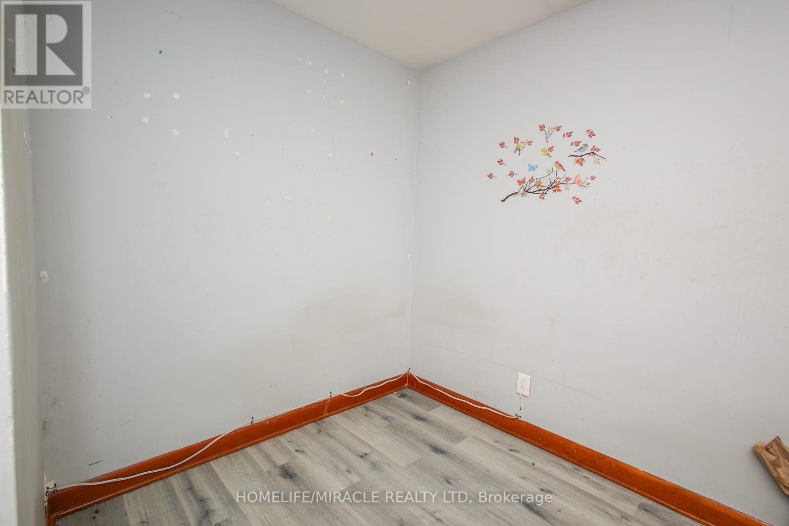 Photo 14 of 50 for 1171 Oxford Street E