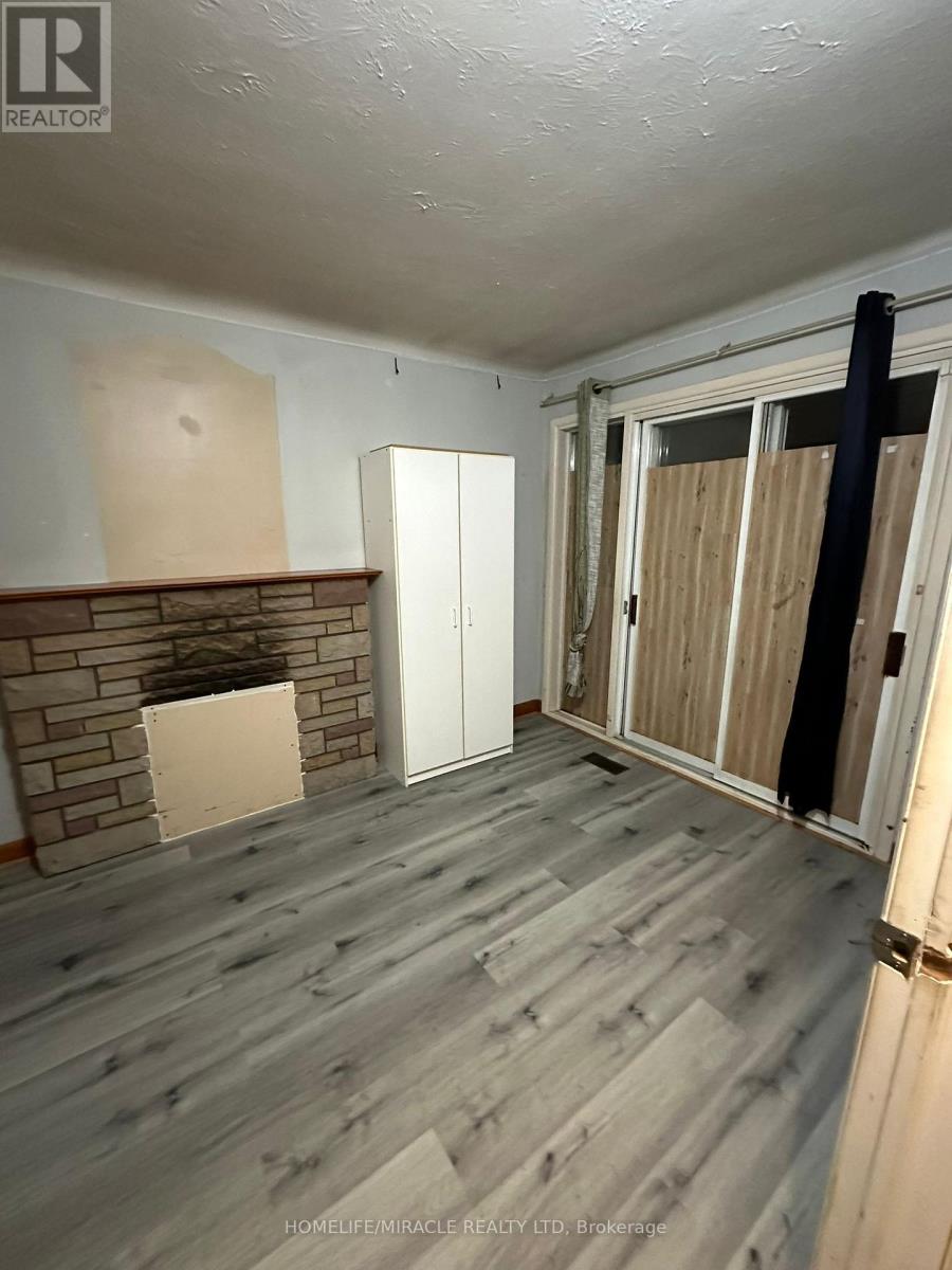 Photo 19 of 50 for 1171 Oxford Street E