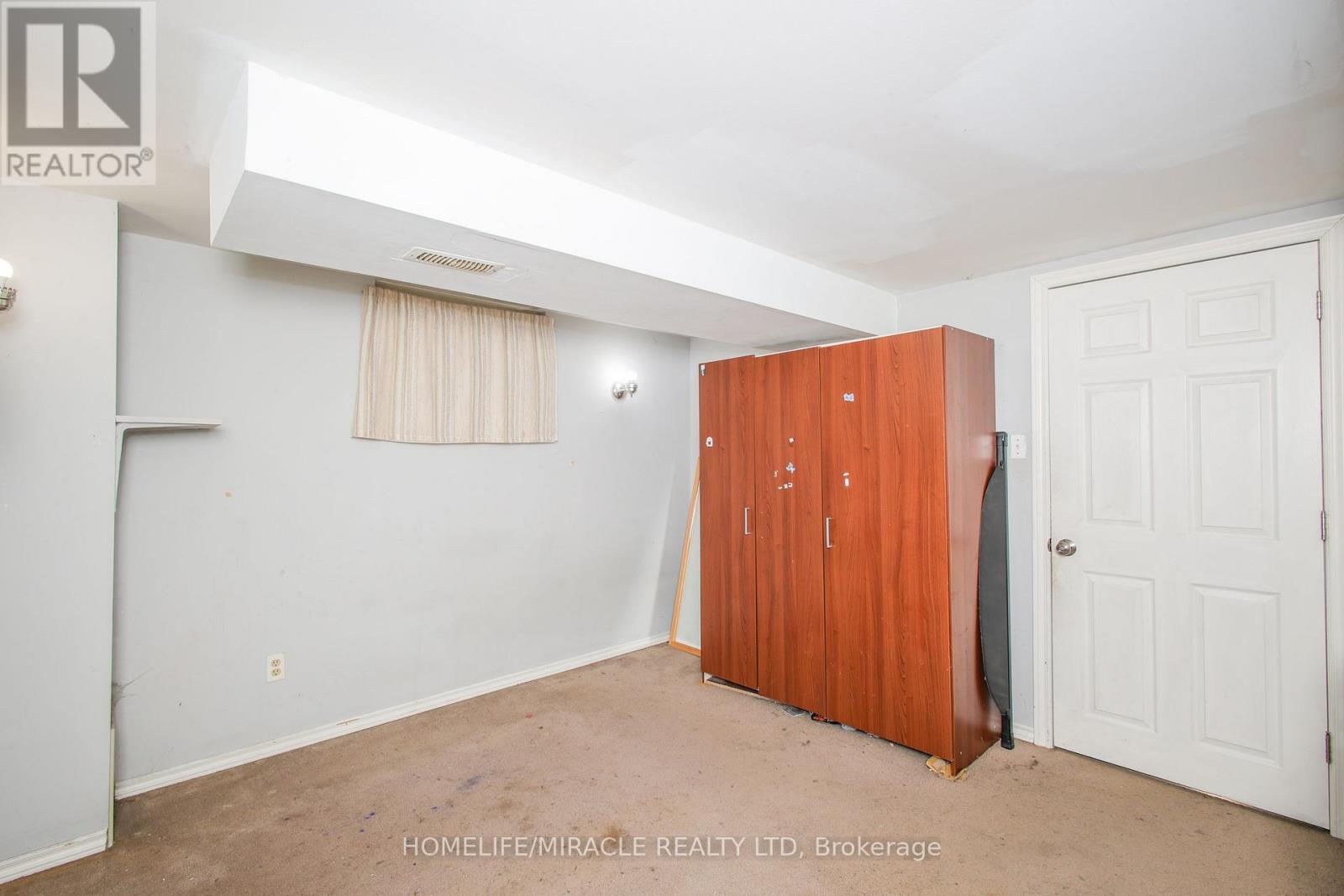 Photo 38 of 50 for 1171 Oxford Street E