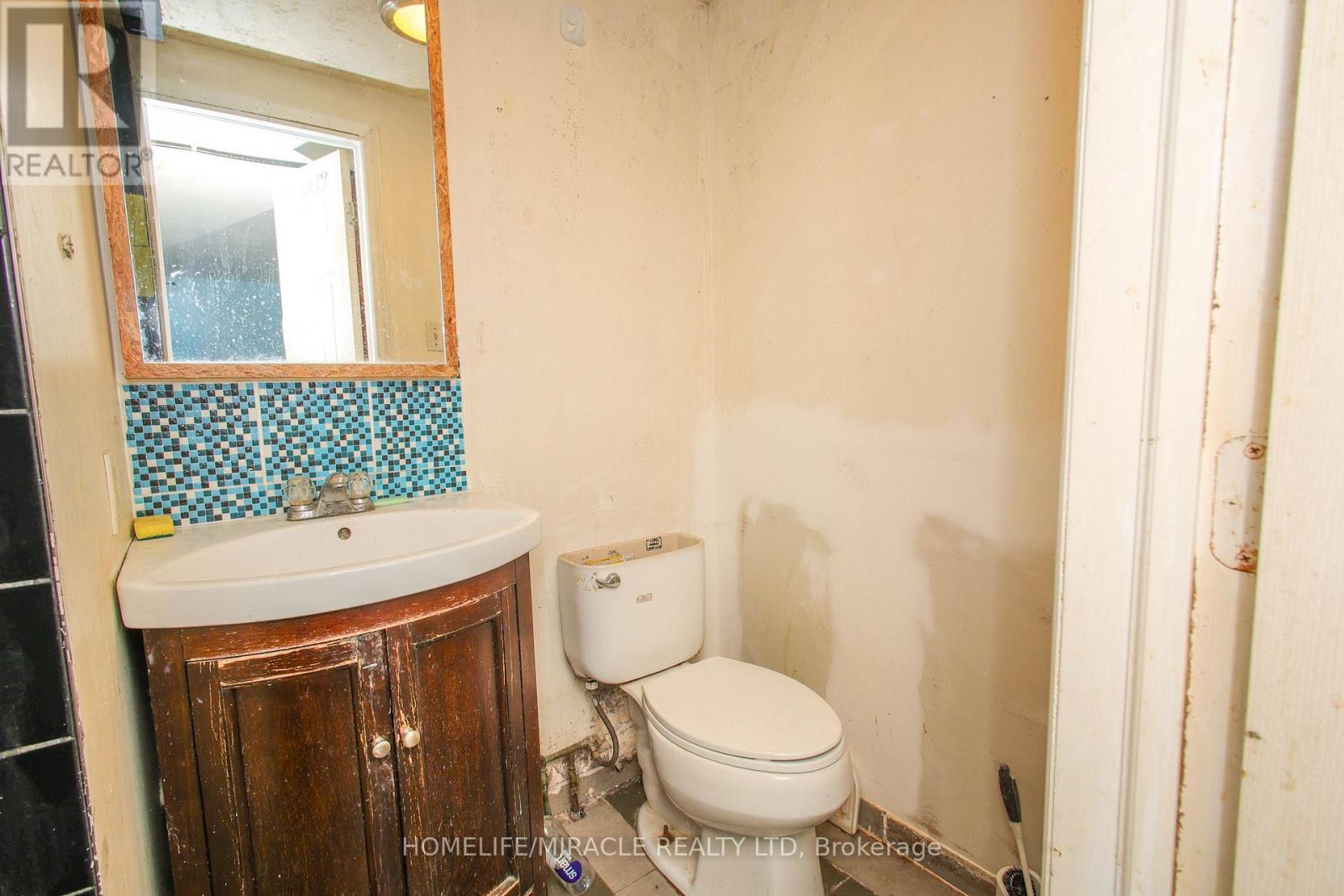 Photo 45 of 50 for 1171 Oxford Street E