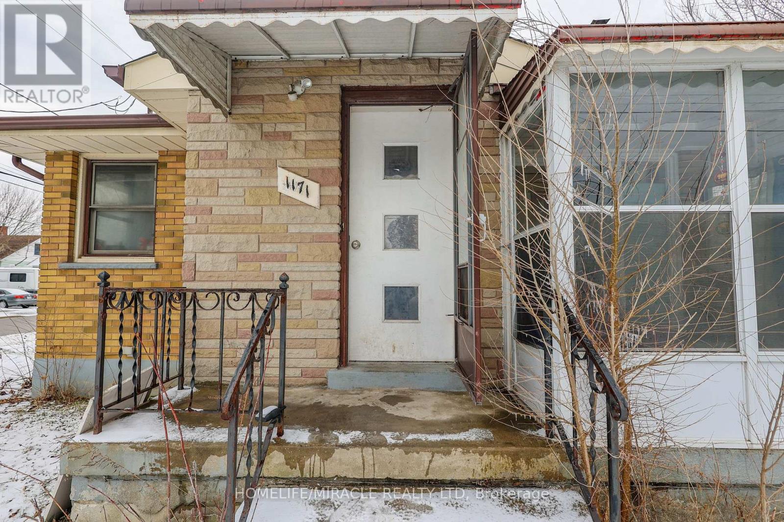 1171 Oxford Street E, London East, Ontario  N5Y 3L7 - Photo 3 - X12899076