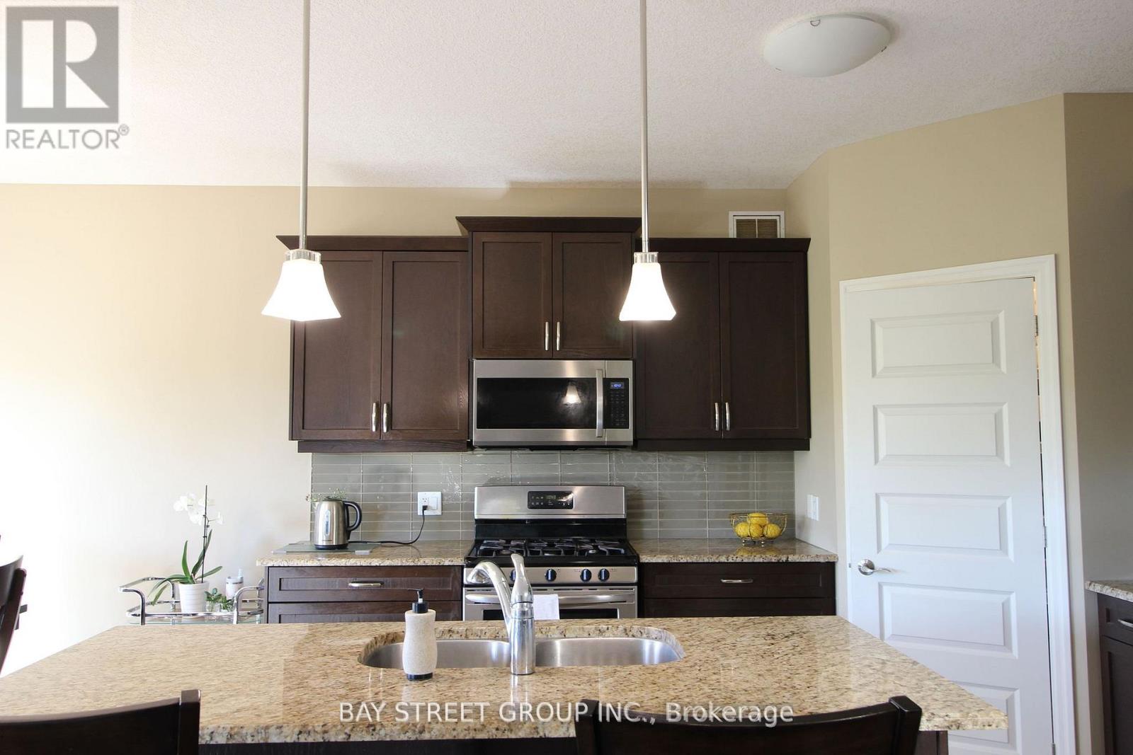 1451 Howlett Circle, London North, Ontario  N5X 0K5 - Photo 6 - X12899104